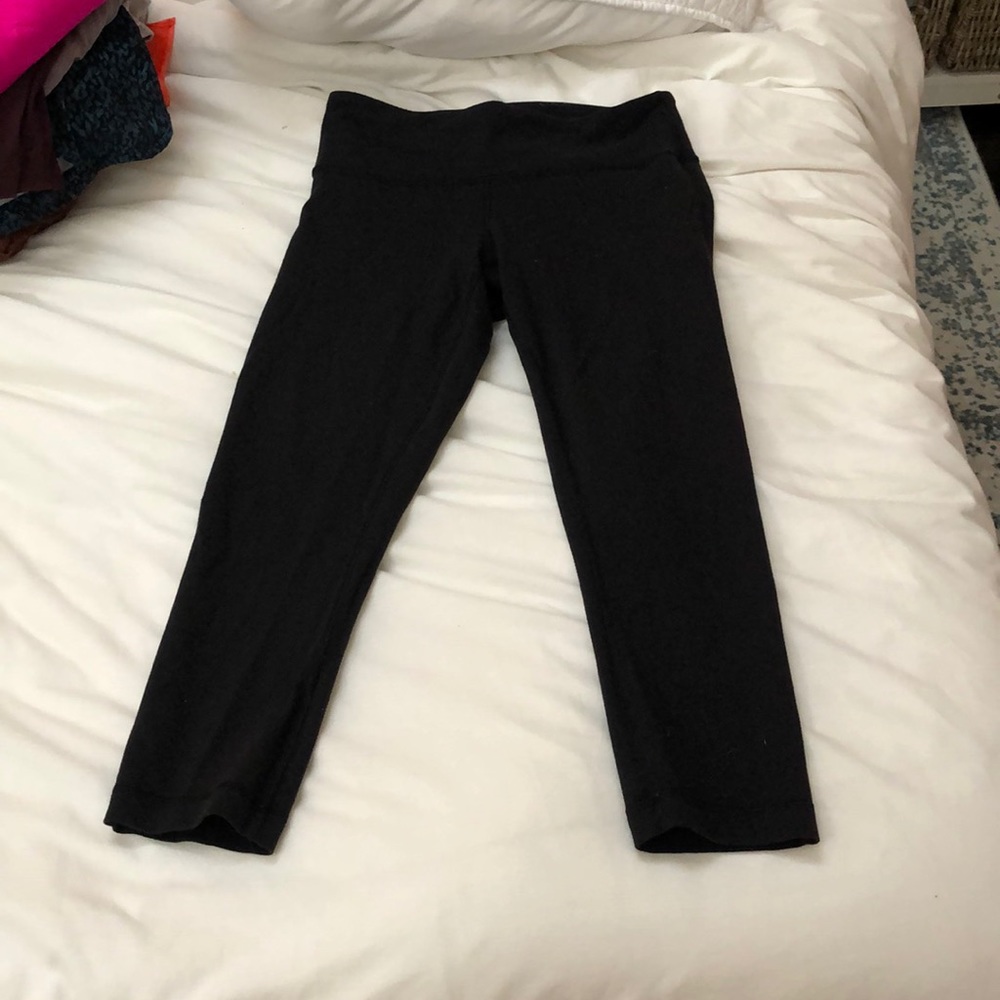 Black cropped wunder under lululemon leggings